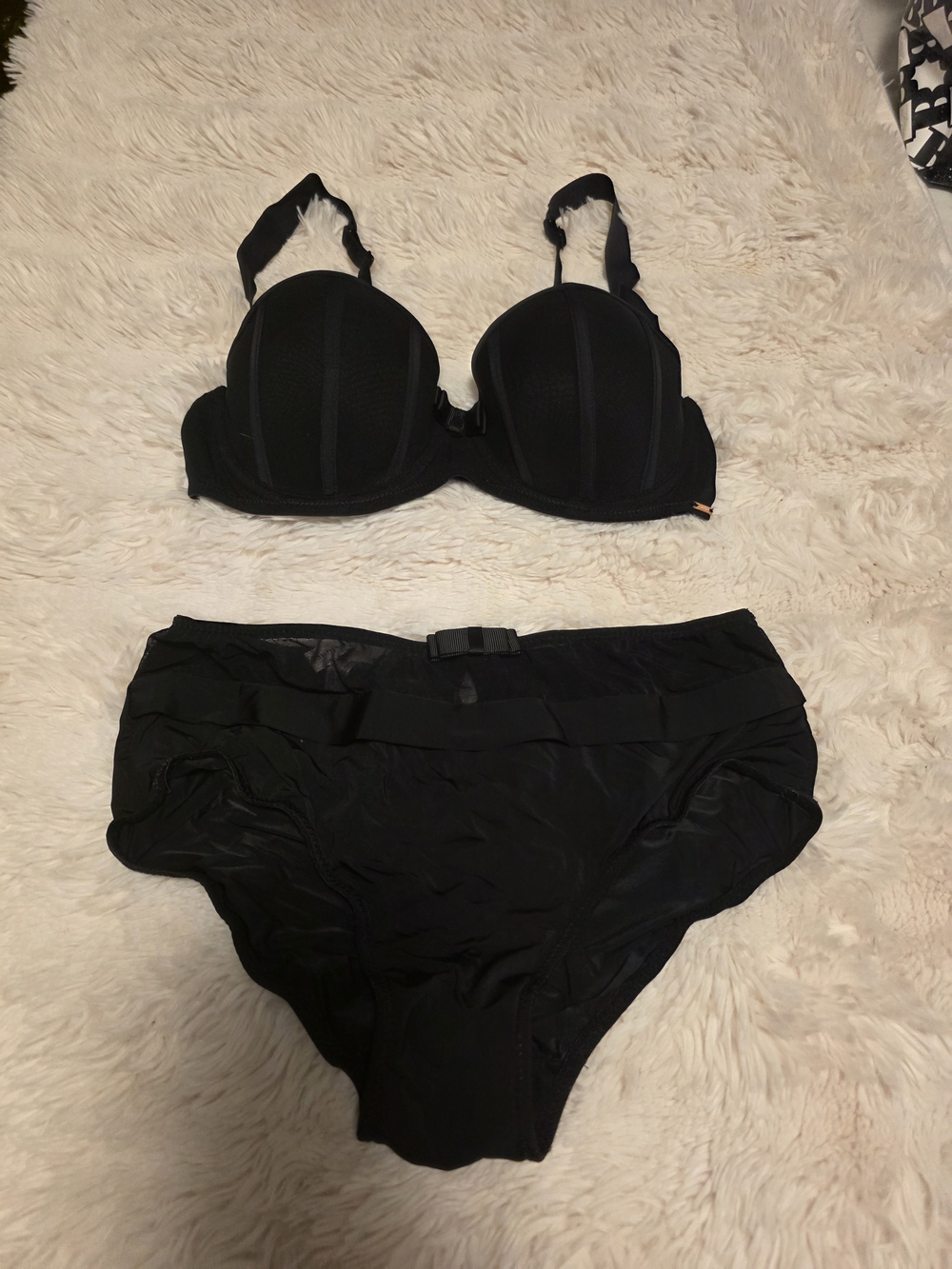 La Vie En Rose Black Push-Up Bra and Matching Briefs